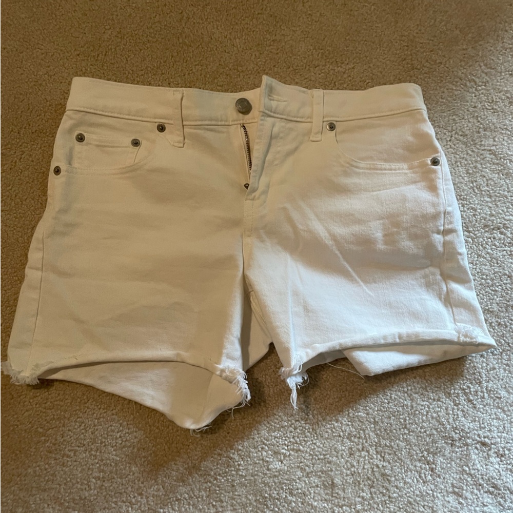 white gap shorts